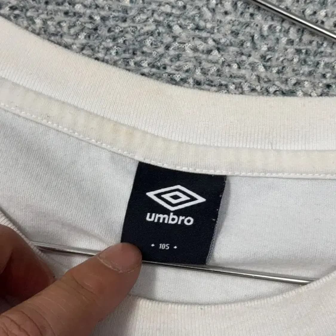 엄브로 프린팅 로고 남성 반팔 티 105 상품이미지3