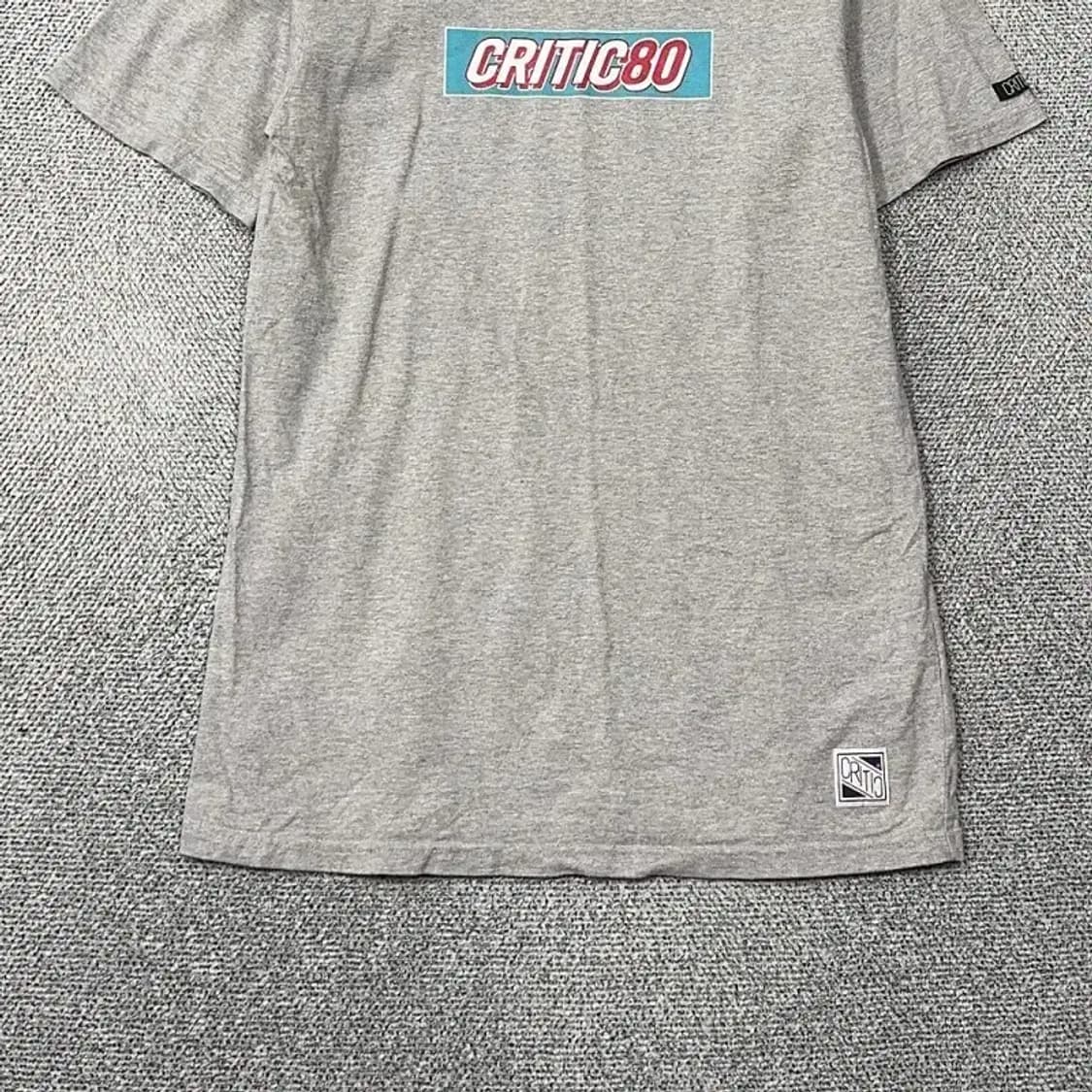 크리틱 프린팅 라이트 그레이 반팔 티 L 상품이미지4
