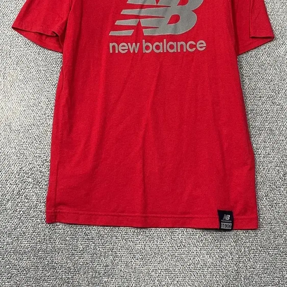 뉴발란스 프린팅 빅로고 레드 반팔 티 S 상품이미지4