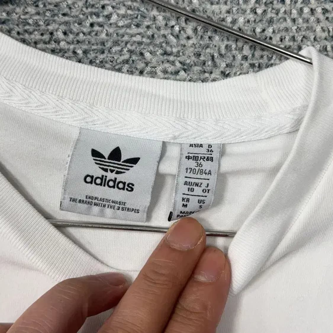 아디다스 프린팅 빅로고 여성 화이트 반팔티 M 상품이미지3