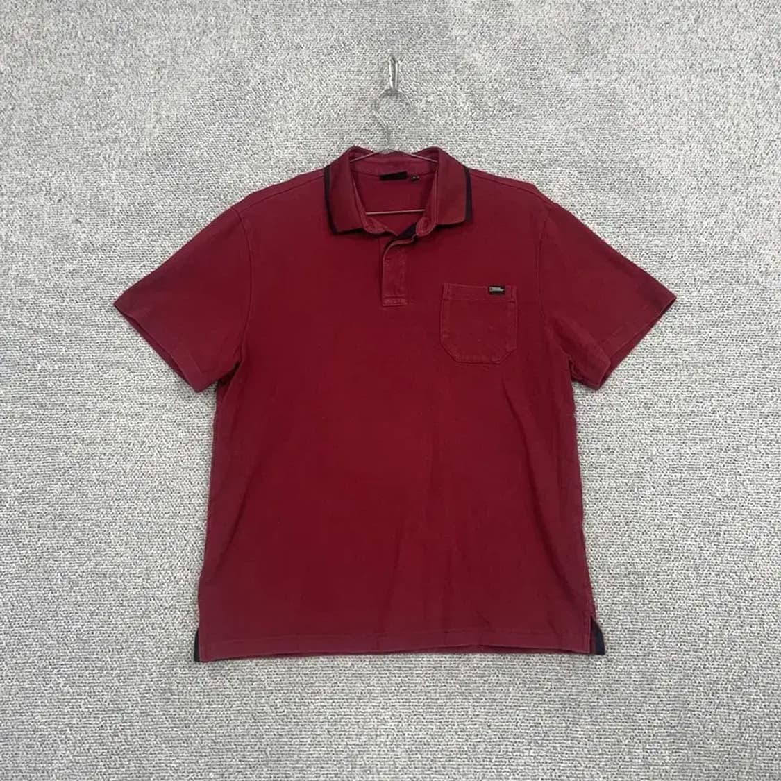 내셔널지오그래픽 로고 포켓 와인 반팔 카라티 100 상품이미지1