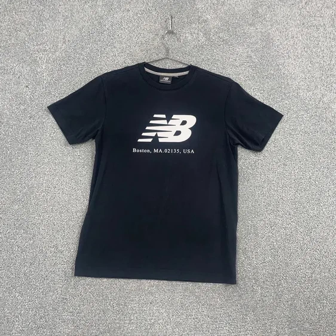 뉴발란스 로고 프린팅 블랙 반팔 티 90 상품이미지1
