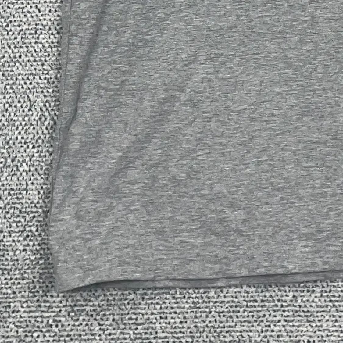 언더아머 라이트 그레이 로고 캐주얼 반팔티 M 상품이미지3