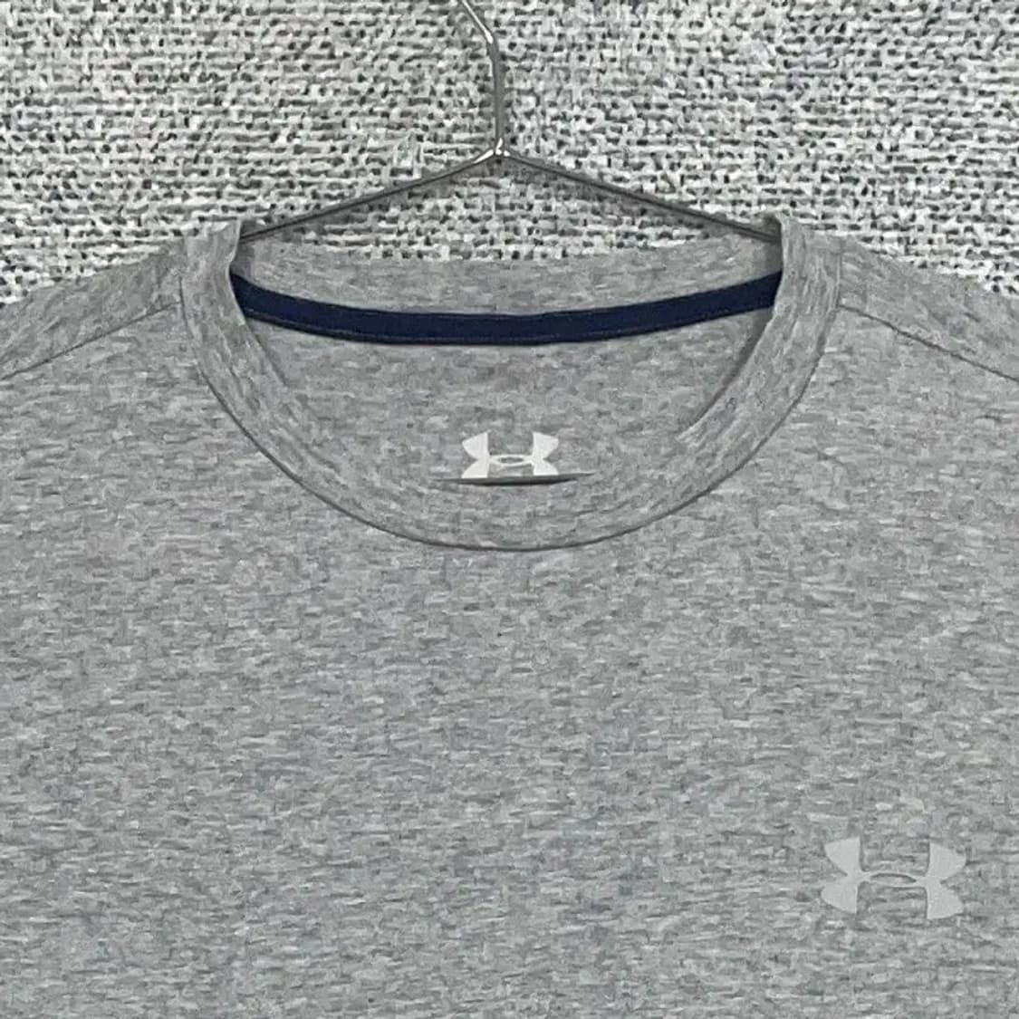 언더아머 라이트 그레이 캐주얼 로고 남성 반팔티 M 상품이미지3