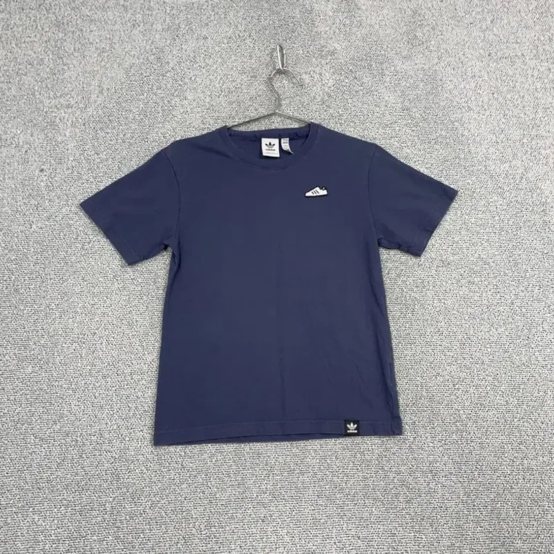 아디다스 네이비 스니커즈 로고 캐주얼 반팔티 S 상품이미지1