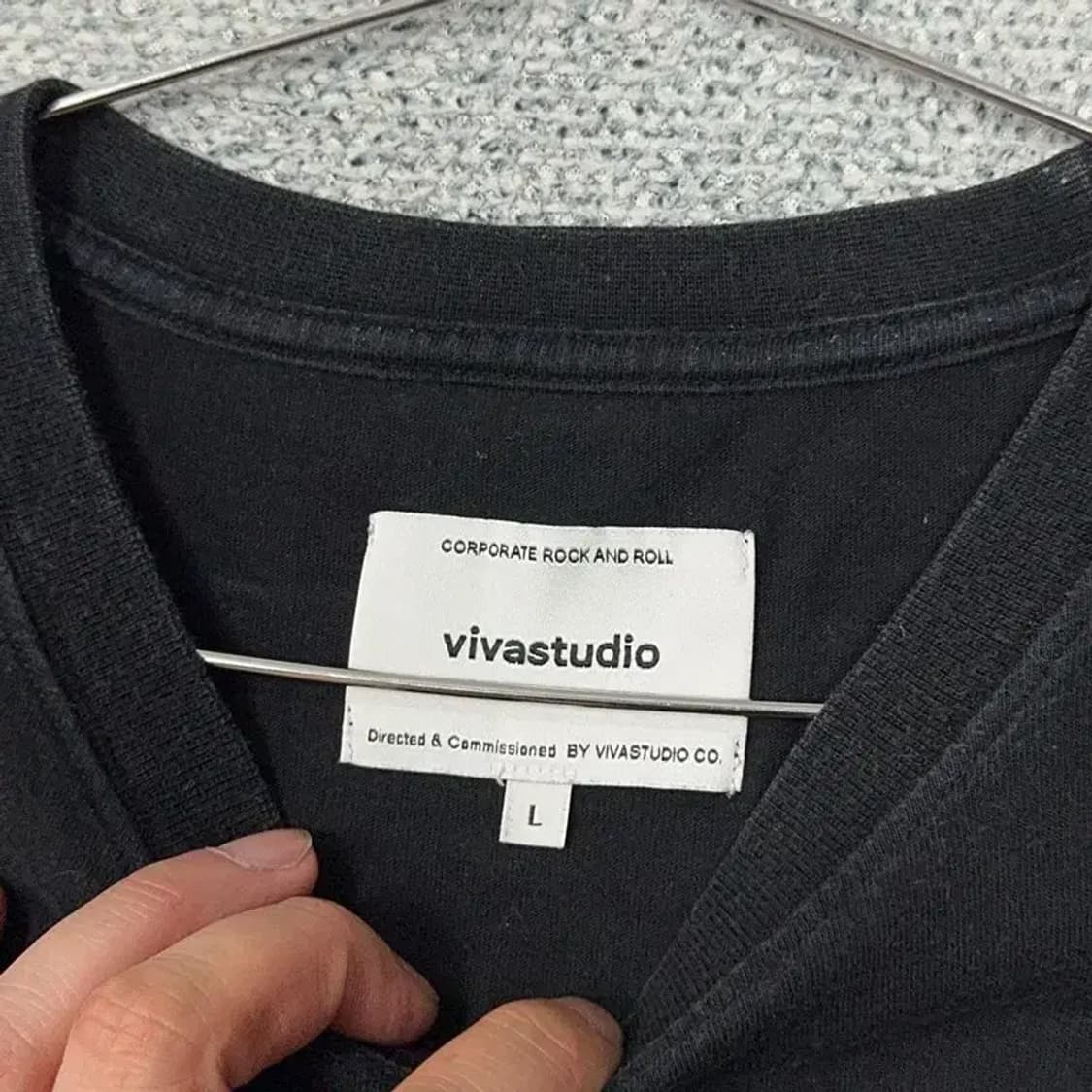 비바스튜디오 블랙 스펠 로고 남성 반팔티 L 상품이미지3