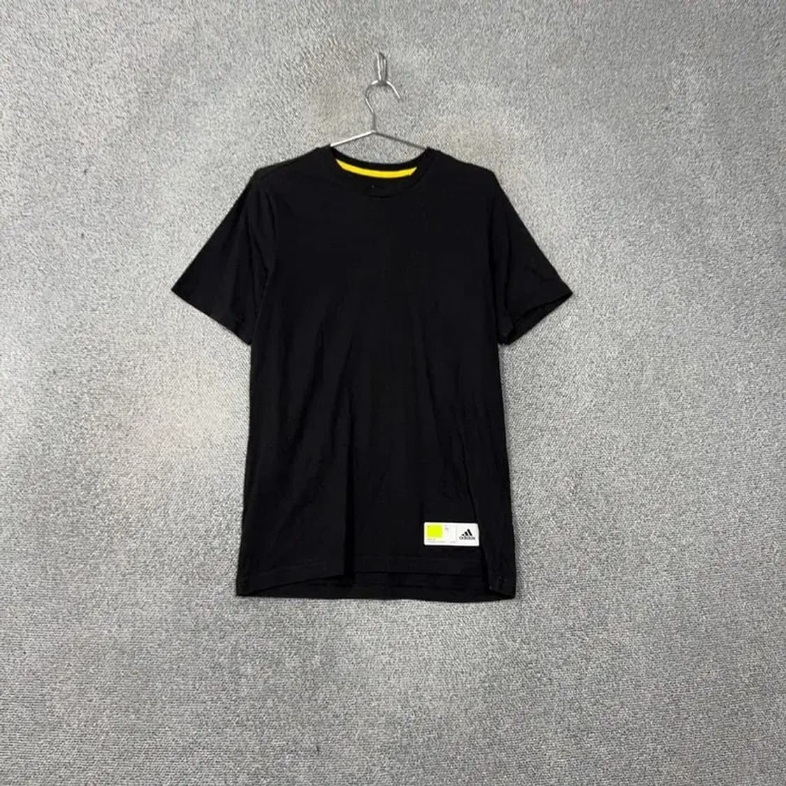 아디다스 블랙 하단 로고 반팔티 L 상품이미지1