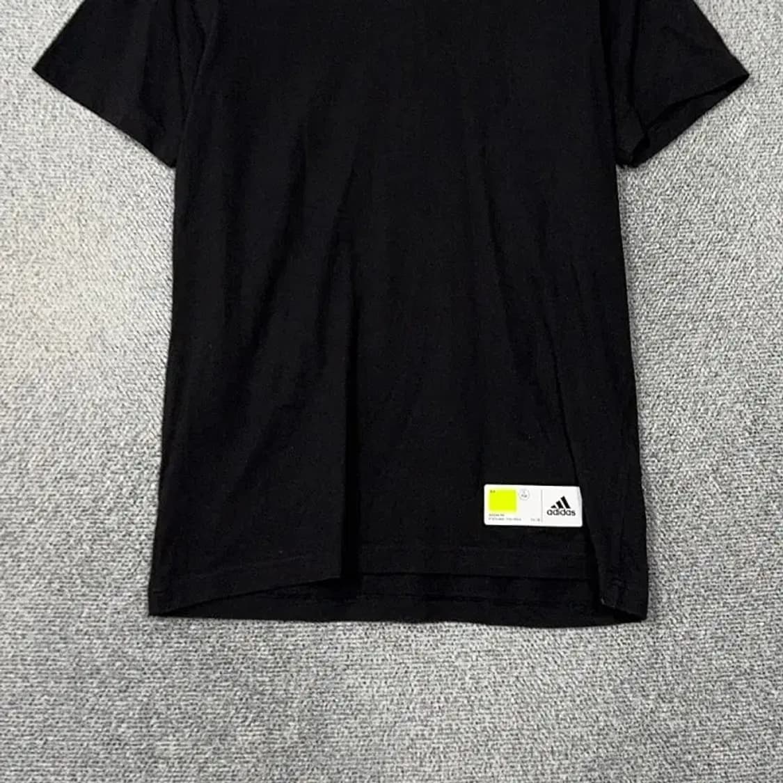 아디다스 블랙 하단 로고 반팔티 L 상품이미지4