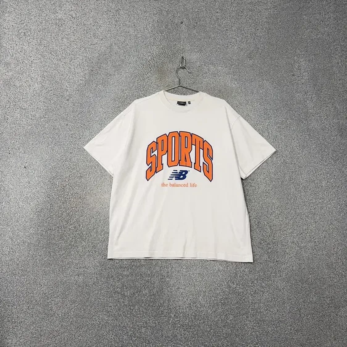 뉴발란스 프린팅 화이트 반팔 티 105(XL) 상품이미지1