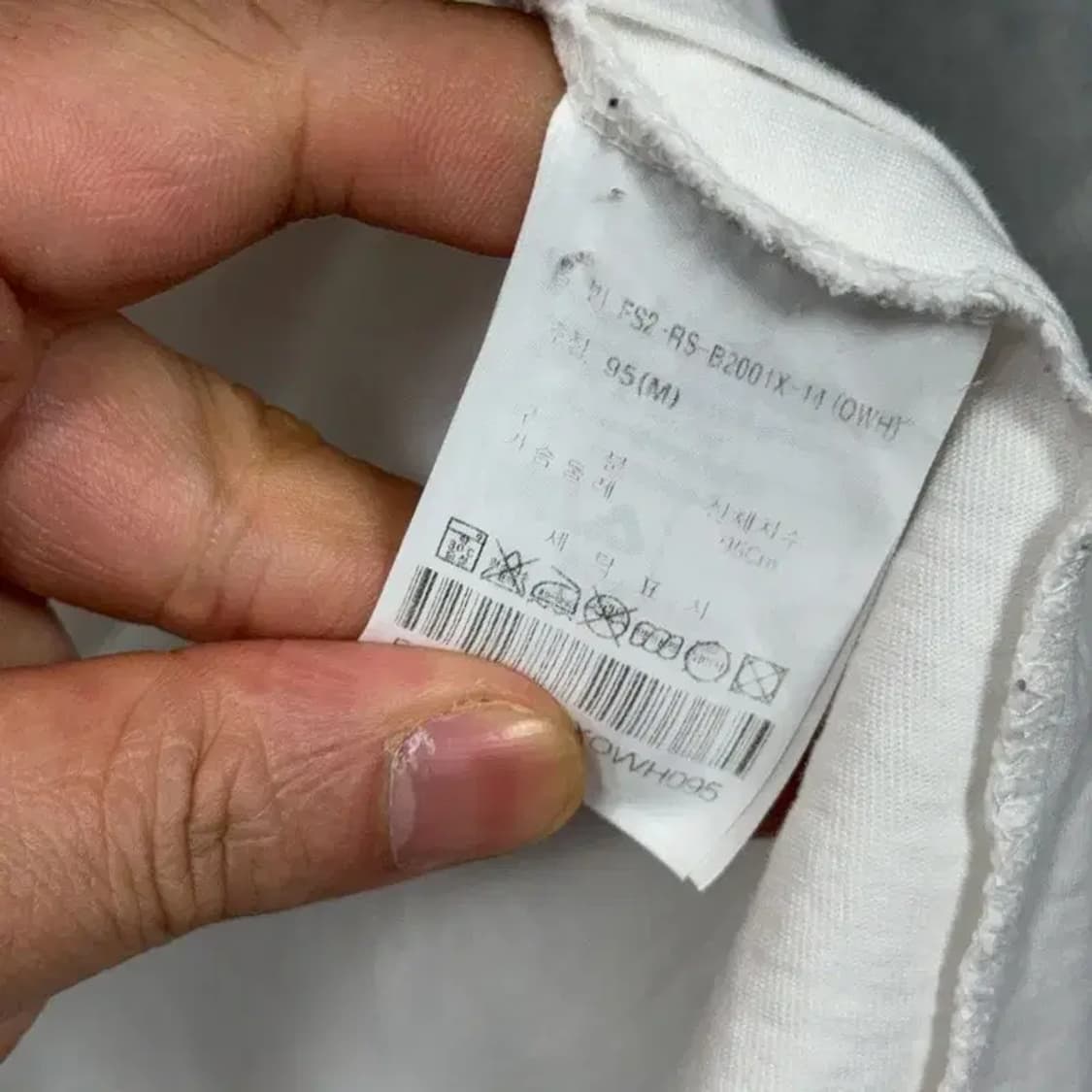 휠라 프린팅 스펠 로고 화이트 반팔 티 MEDIUM 상품이미지4