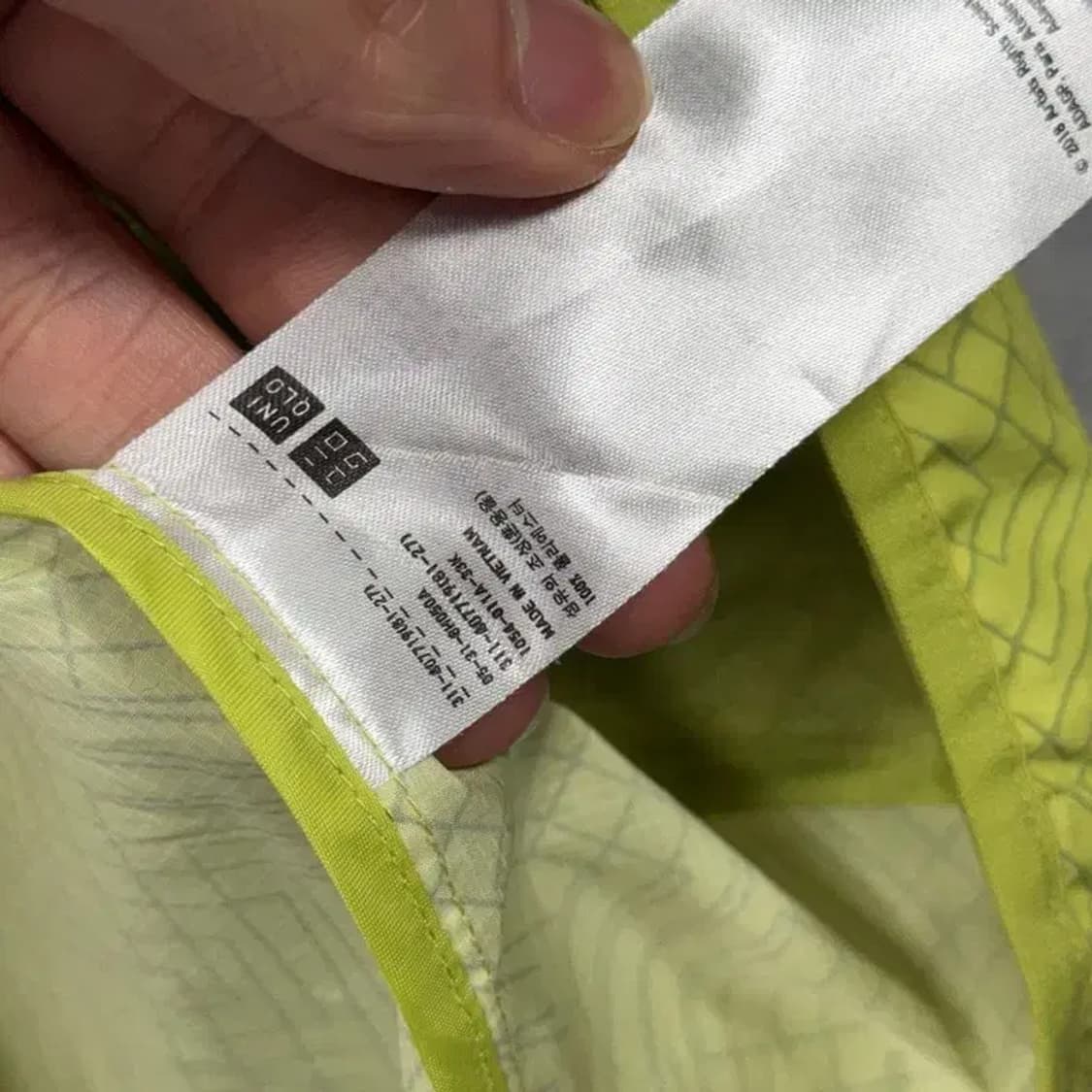 유니클로 형광 기능성 바람막이 M 상품이미지4
