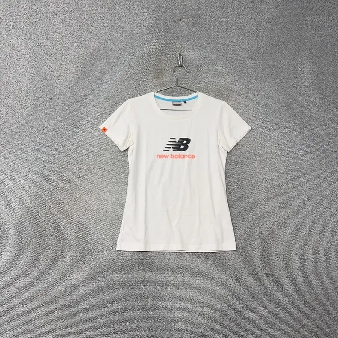 뉴발란스 프린팅 화이트 기능성 반팔 티 95(L) 상품이미지1