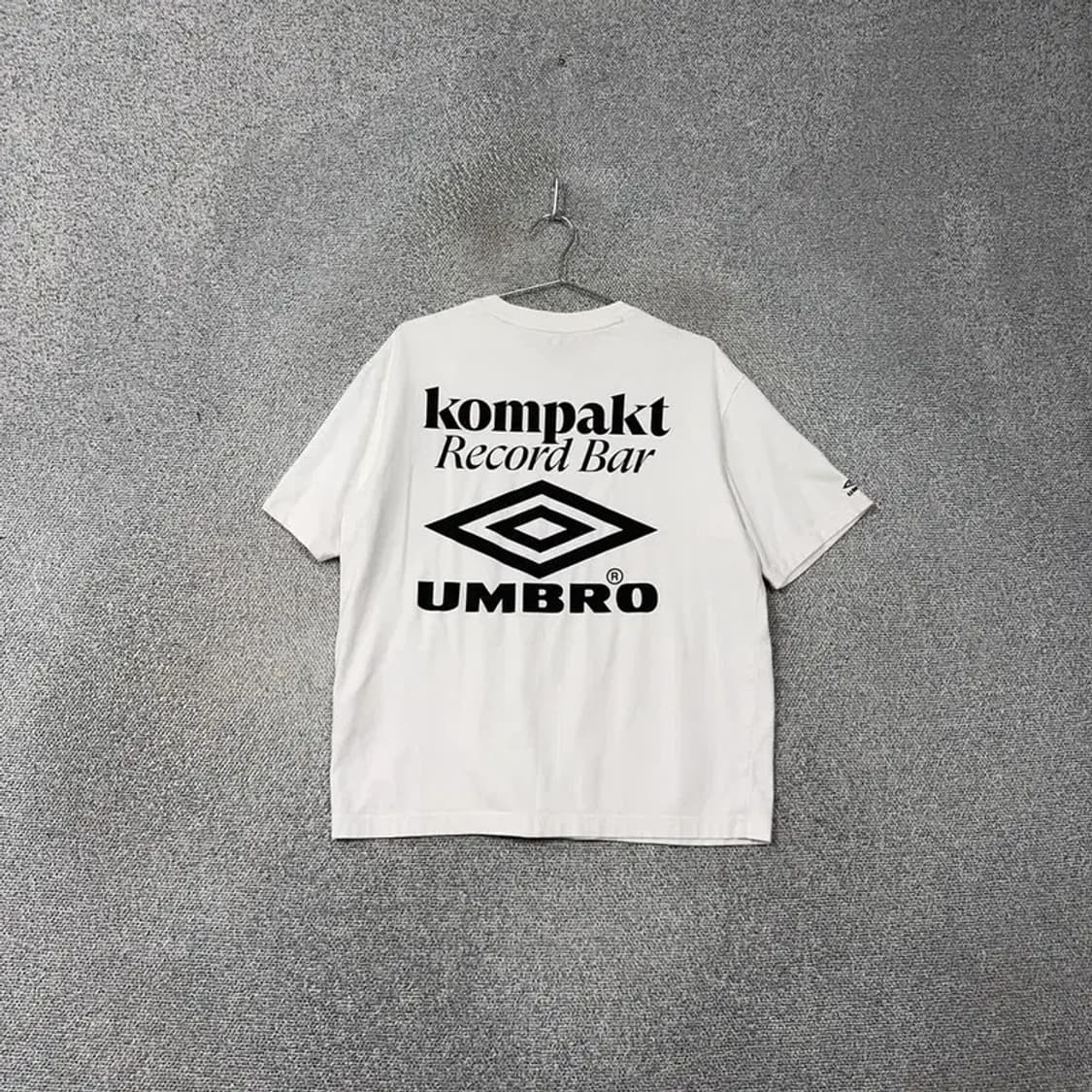 엄브로 화이트 프린팅 박스핏 반팔티 90 상품이미지2