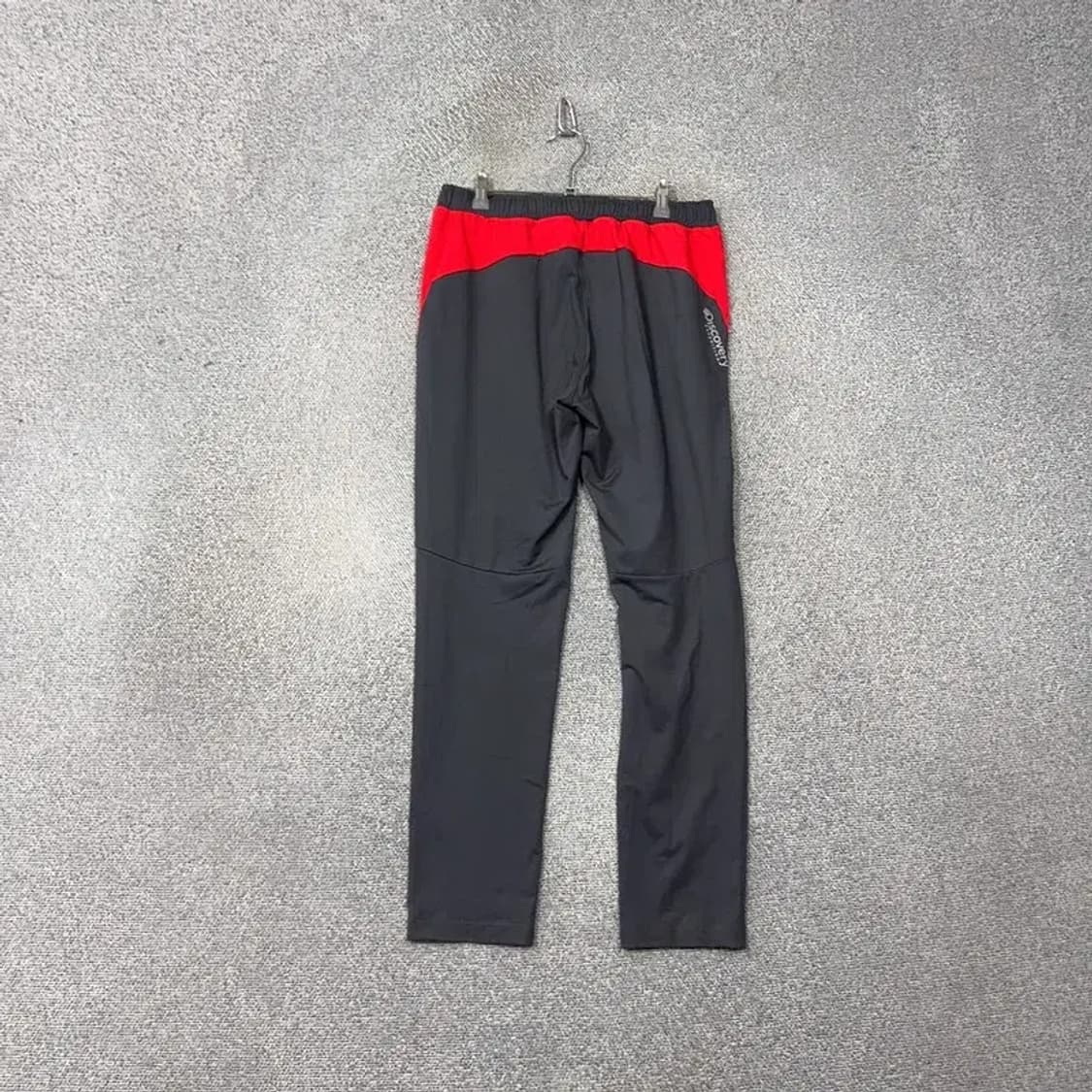 디스커버리 그레이 트레이닝 팬츠 75 상품이미지2