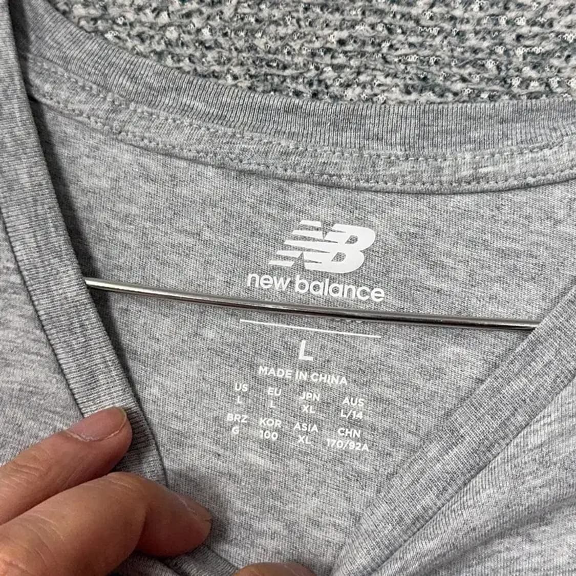 뉴발란스 로고 프린팅 라이트 그레이 반팔 티 L 상품이미지3
