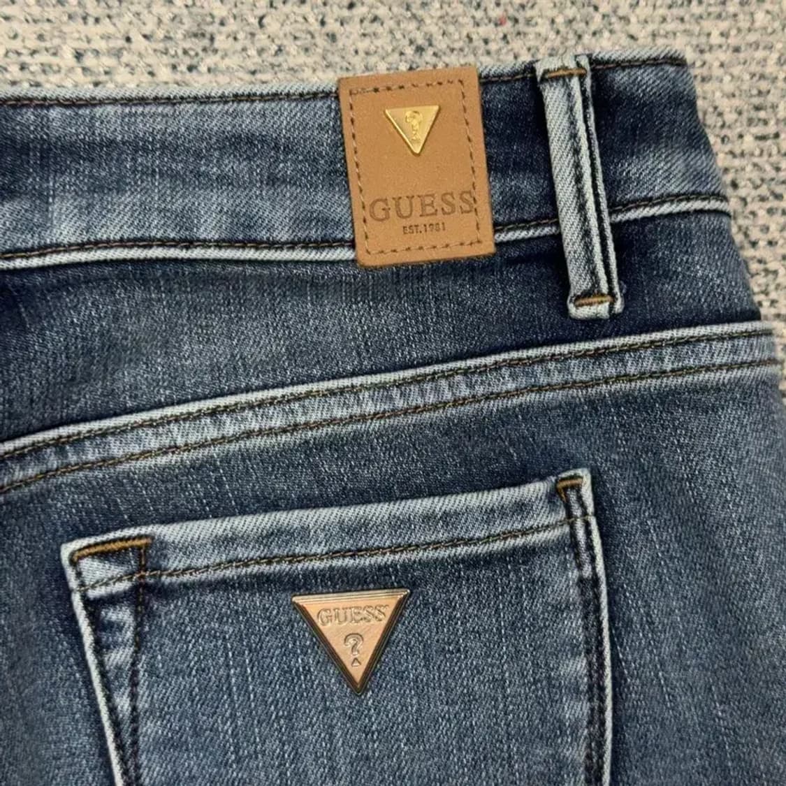 게스 실버로고 여성 캐주얼 크롭진 26 상품이미지5