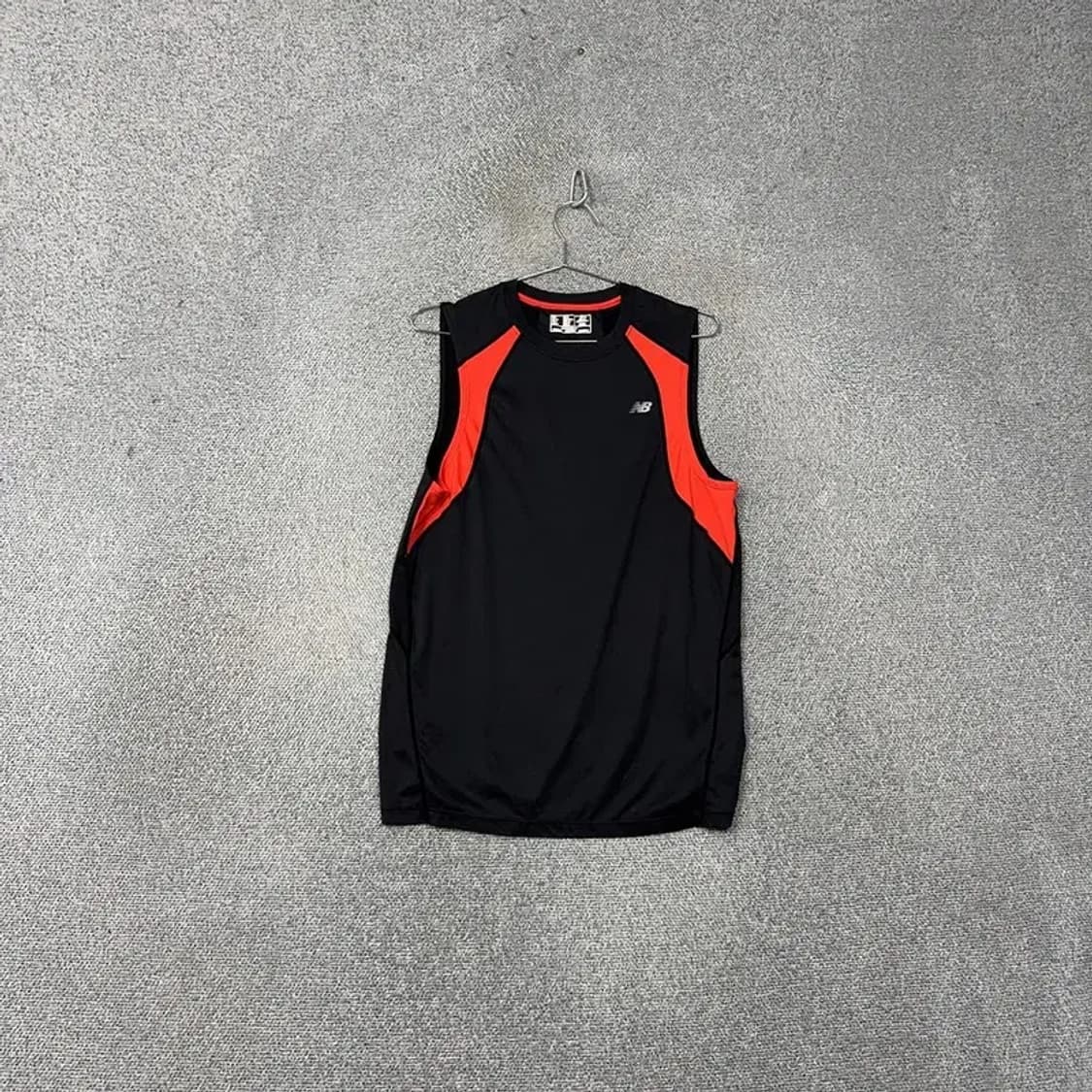 뉴발란스 블랙 로고 기능성 민소매 나시 S 상품이미지1