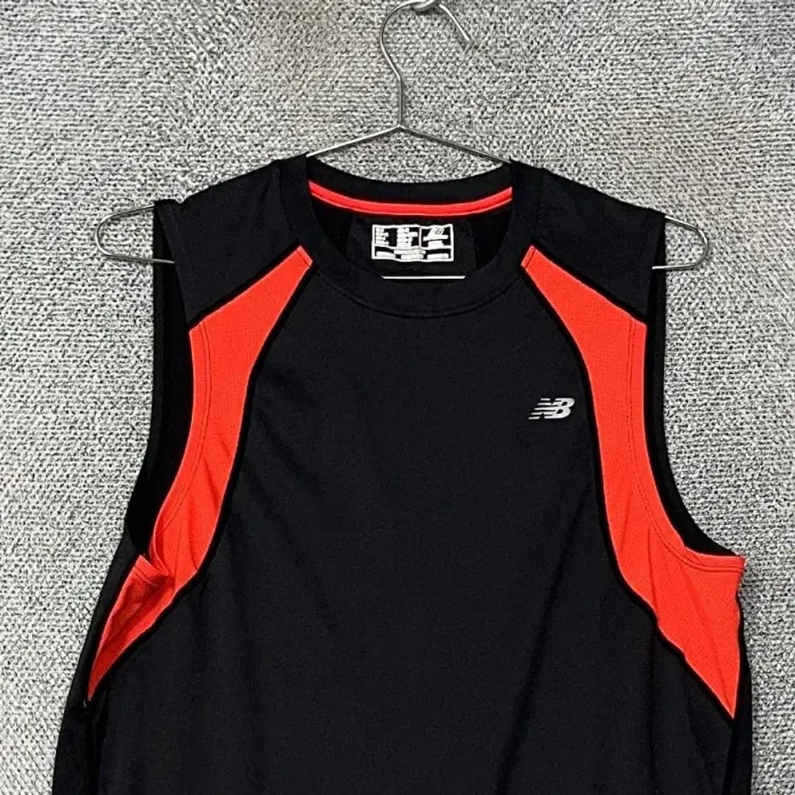 뉴발란스 블랙 로고 기능성 민소매 나시 S 상품이미지3