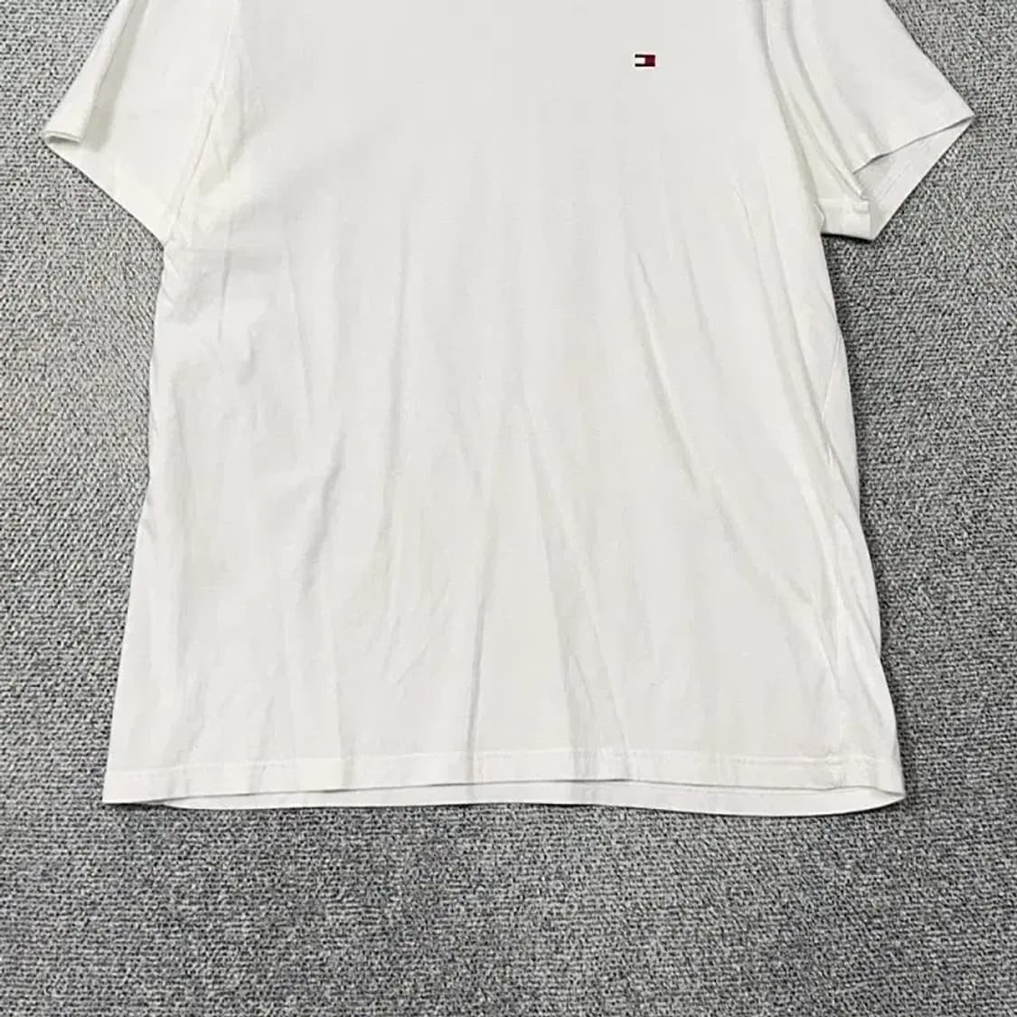 타미힐피거 화이트 로고 반팔티 100 상품이미지4