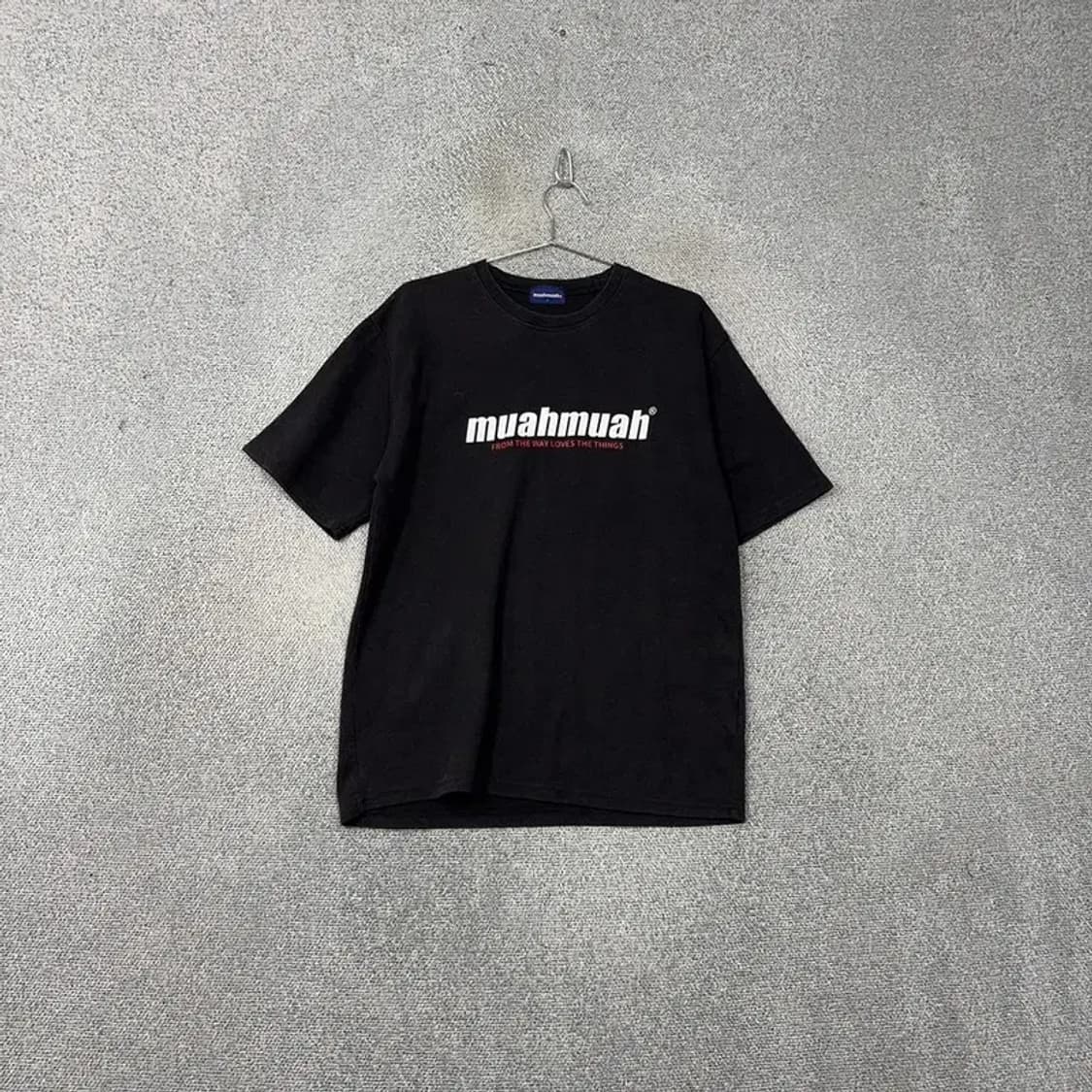 무아무아 스펠 로고 프린팅 블랙 반팔 티 F 상품이미지1