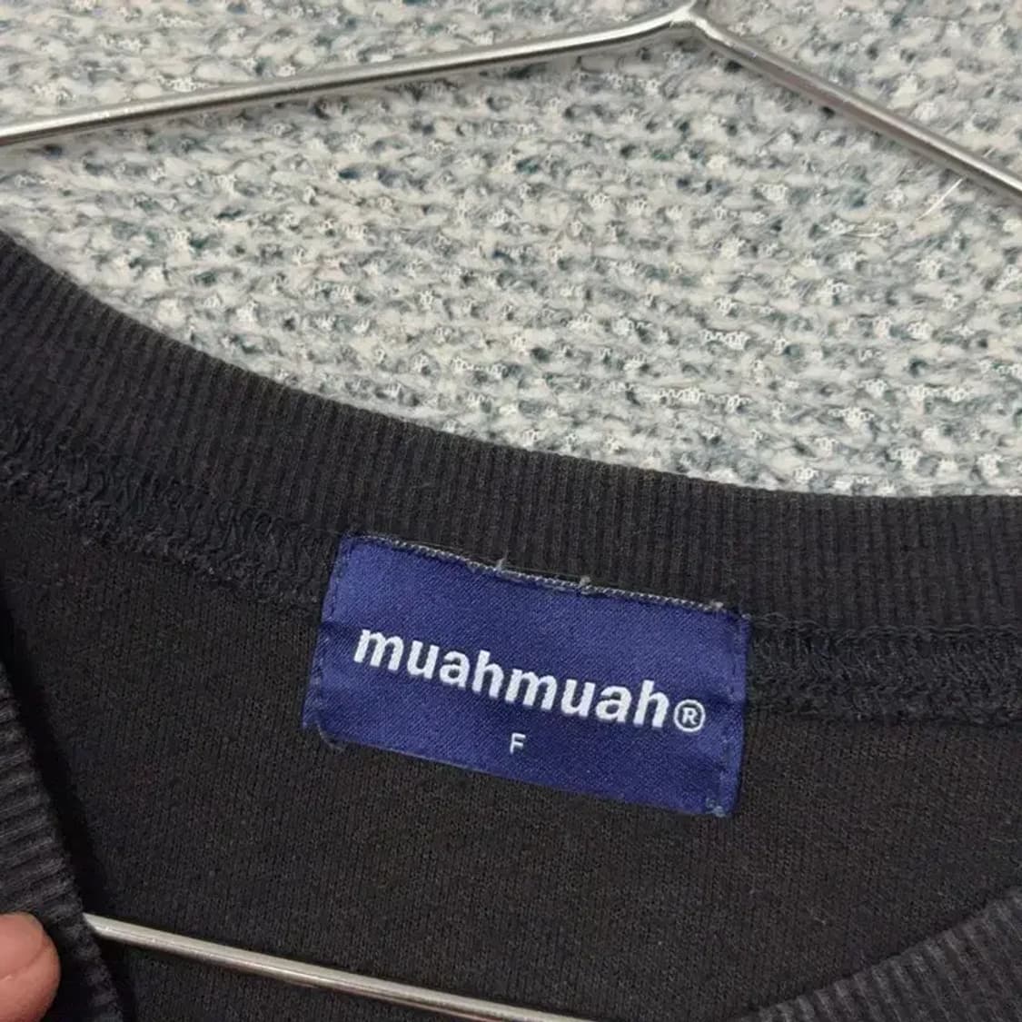 무아무아 스펠 로고 프린팅 블랙 반팔 티 F 상품이미지3