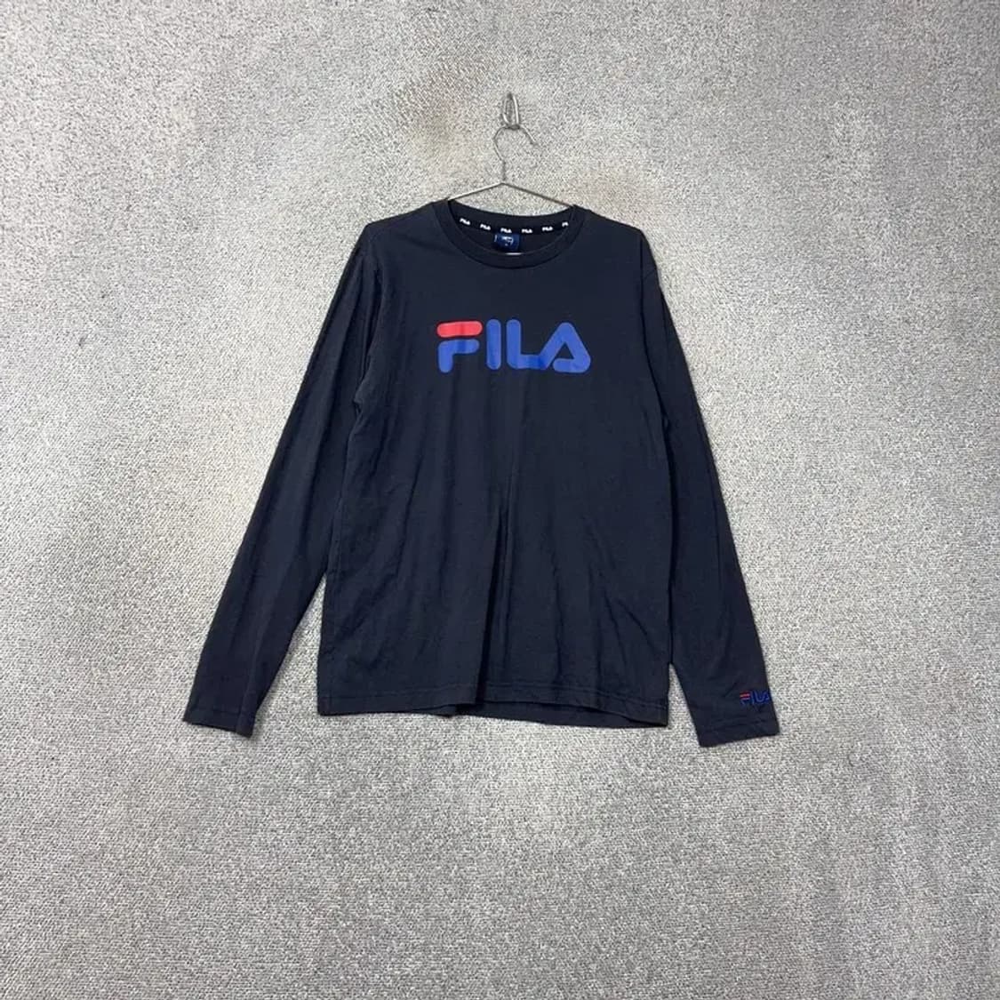 휠라 로고 프린팅 네이비 긴팔 티 105 상품이미지1