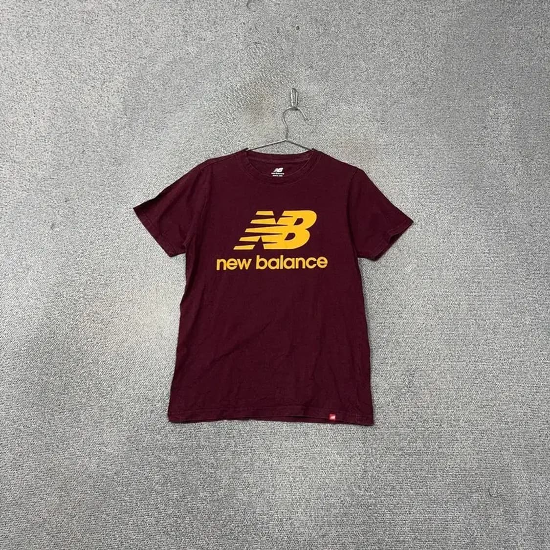 뉴발란스 빅로고 프린팅 버건디 반팔 티 L 상품이미지1