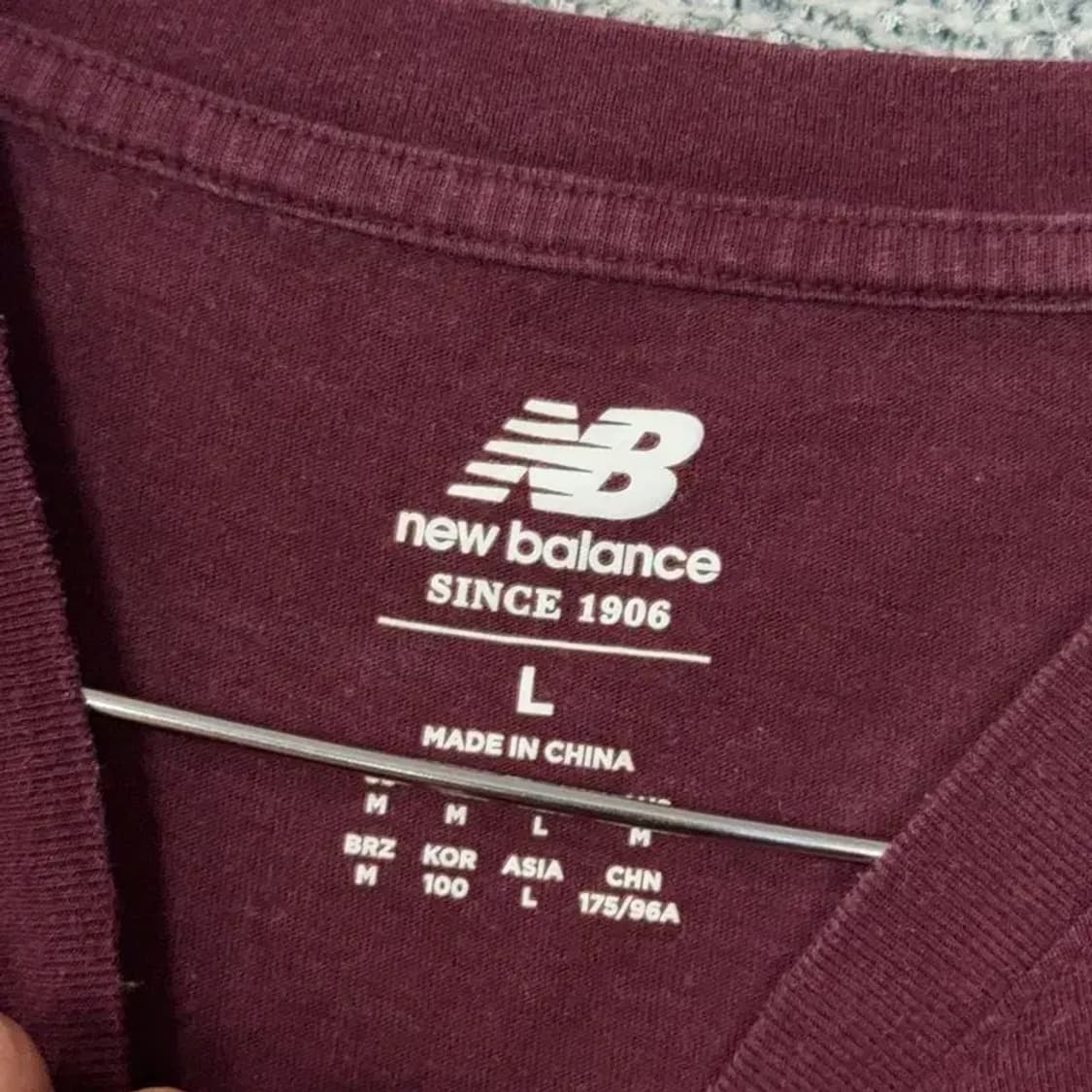 뉴발란스 빅로고 프린팅 버건디 반팔 티 L 상품이미지3