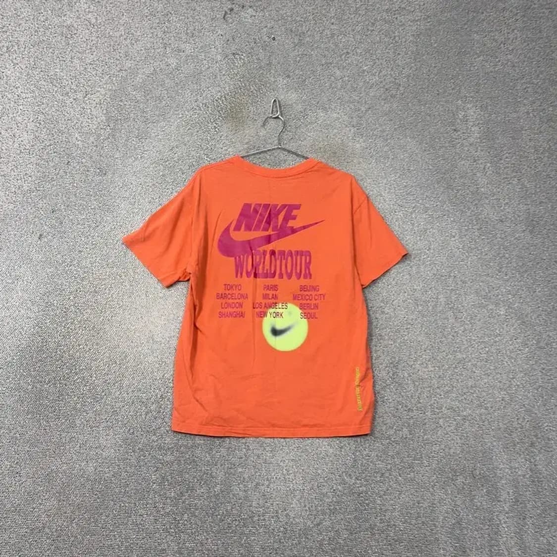 나이키 월드투어 백프린팅 오렌지 반팔 티 L 상품이미지2