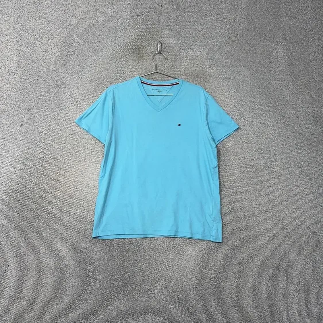 타미힐피거 로고 브이넥 라이트 블루 반팔 티 M 상품이미지1