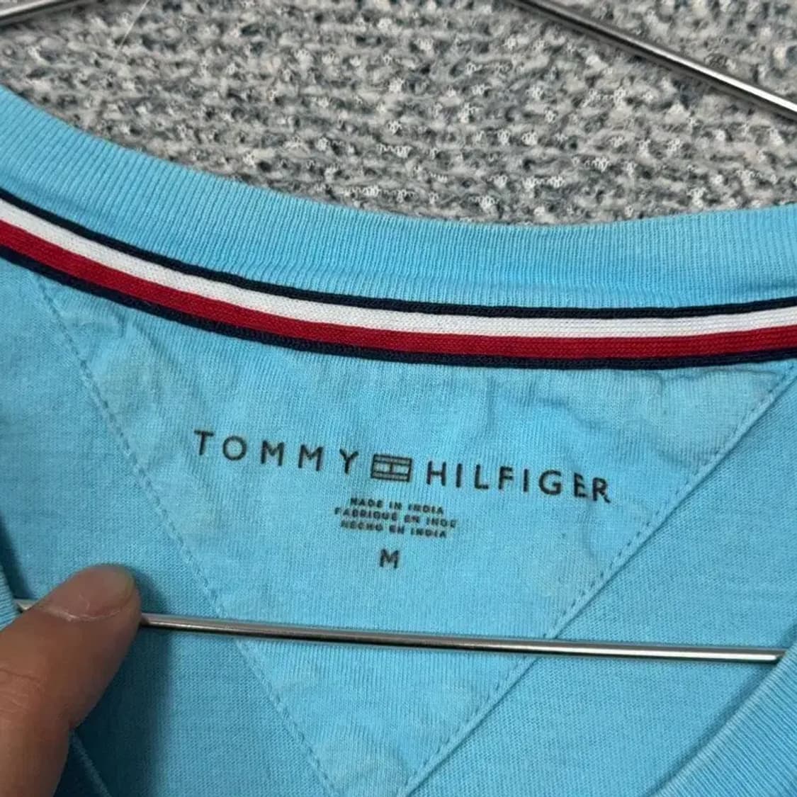 타미힐피거 로고 브이넥 라이트 블루 반팔 티 M 상품이미지3
