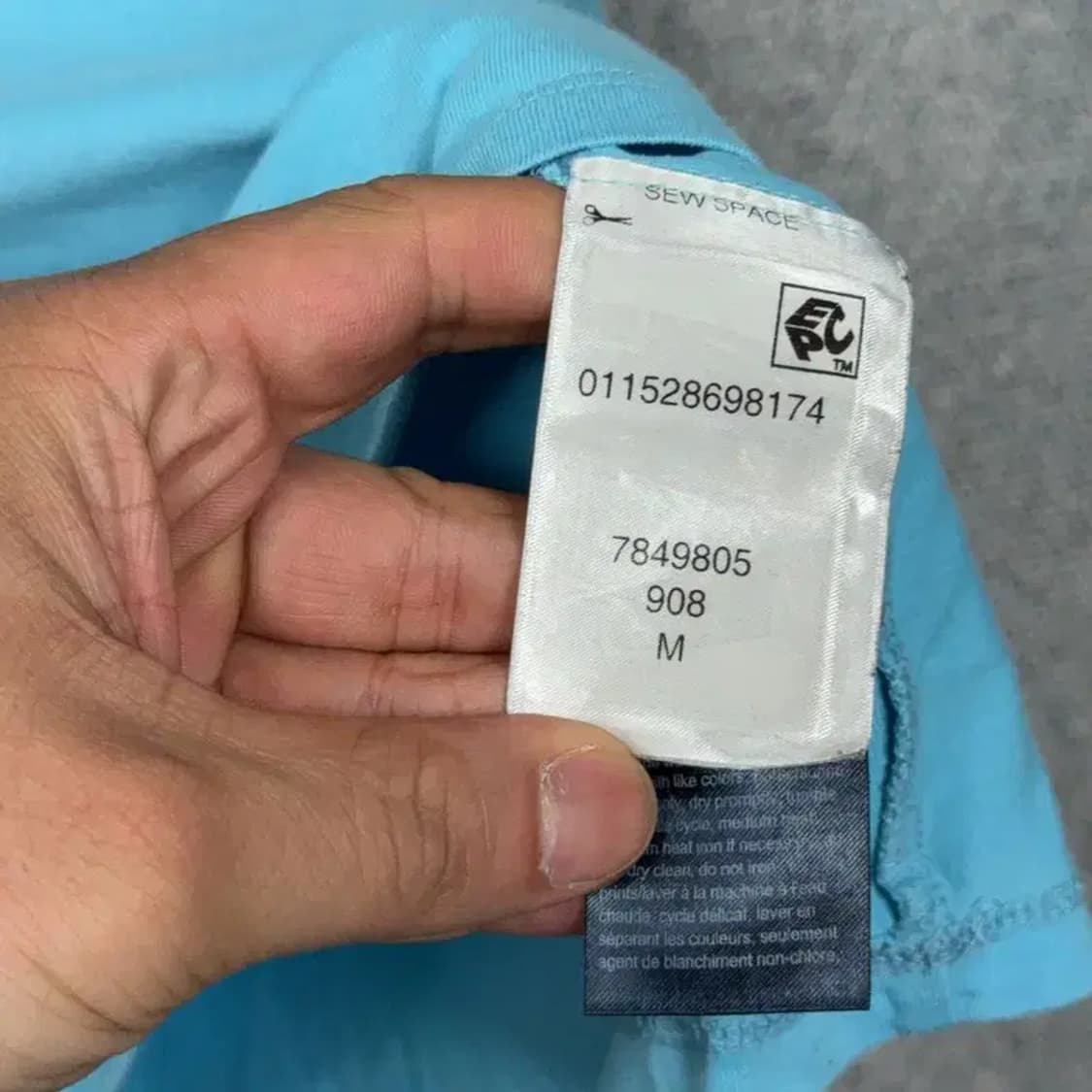 타미힐피거 로고 브이넥 라이트 블루 반팔 티 M 상품이미지4