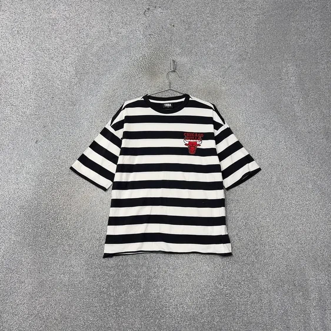 NBA 시카고불스 로고 스트라이프 5부 오버핏 반팔티 M 상품이미지1