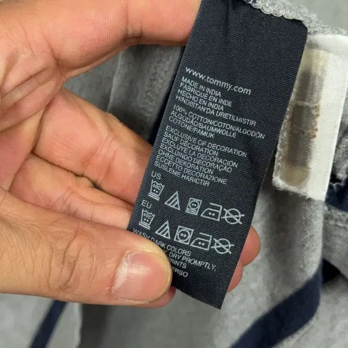 타미힐피거 스트라이프 라이트 그레이 로고 반팔 티 M 상품이미지4