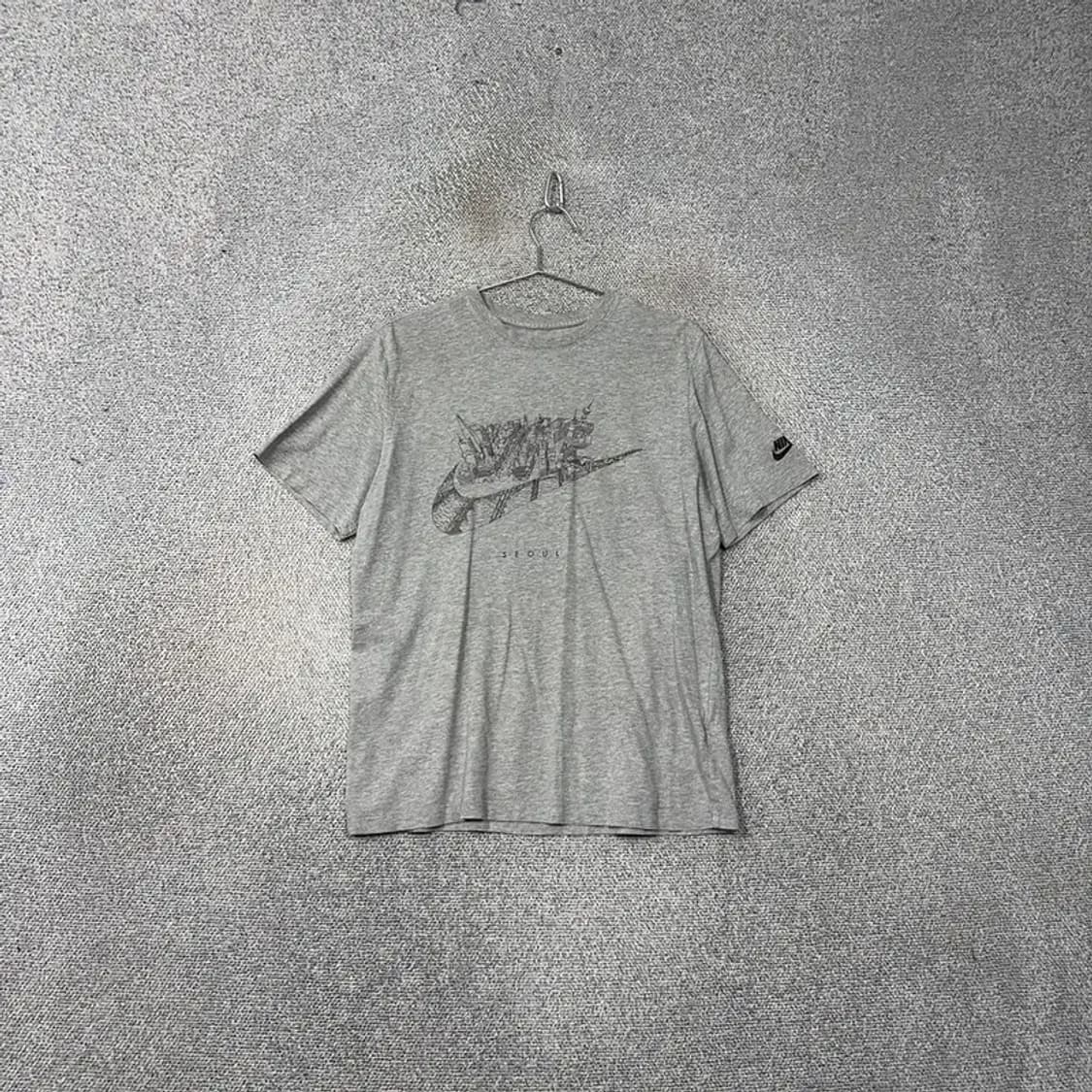 나이키 스우시 프린팅 라이트 그레이 반팔 티 S 상품이미지1