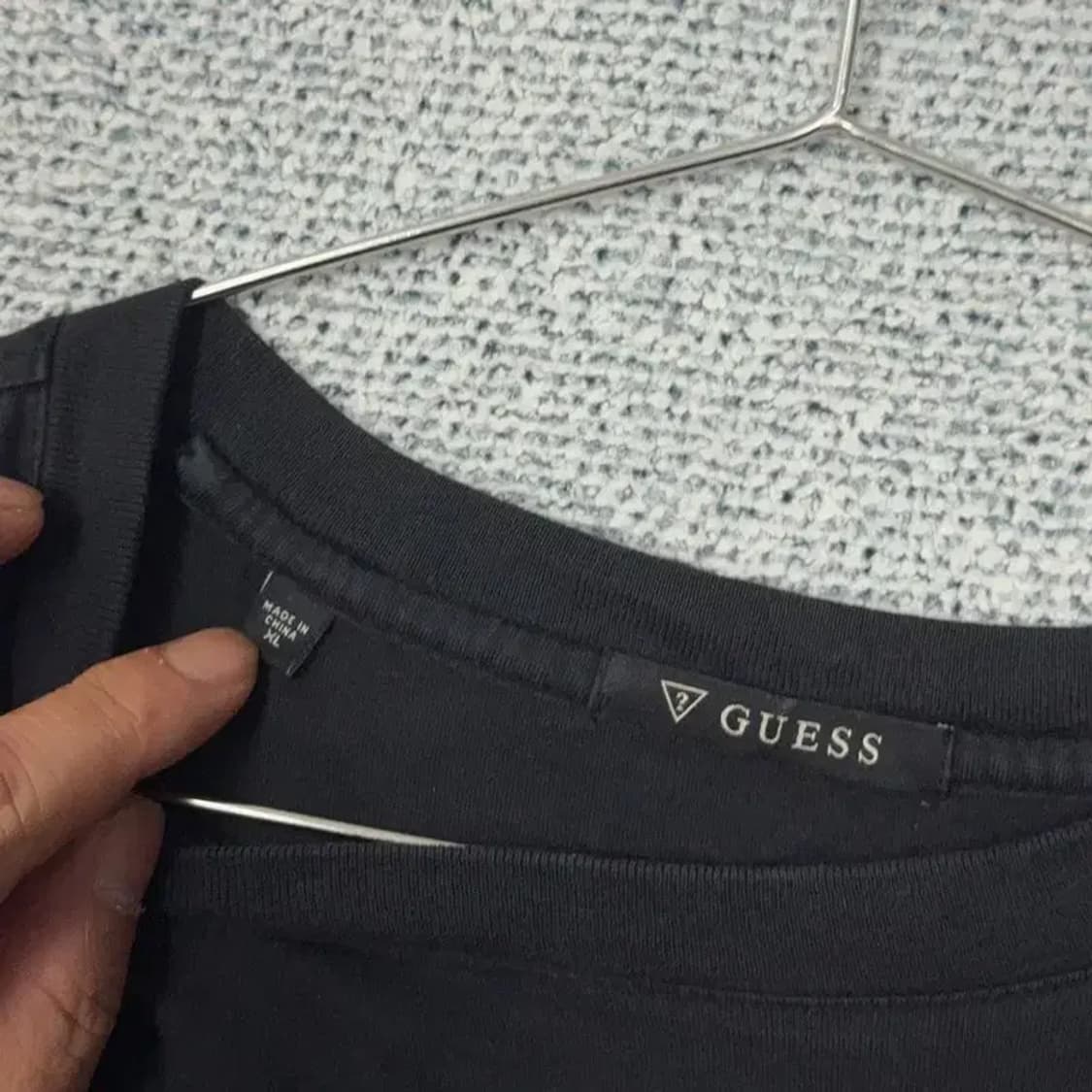 게스 블랙 로고 캐주얼 반팔 티 XL 상품이미지3