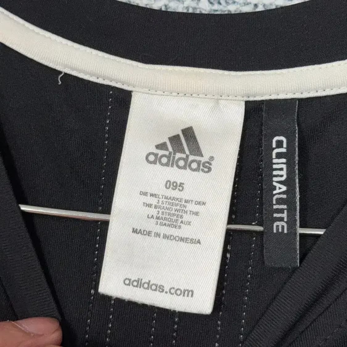 아디다스 삼각로고 기능성 블랙 반팔 티 095 상품이미지3