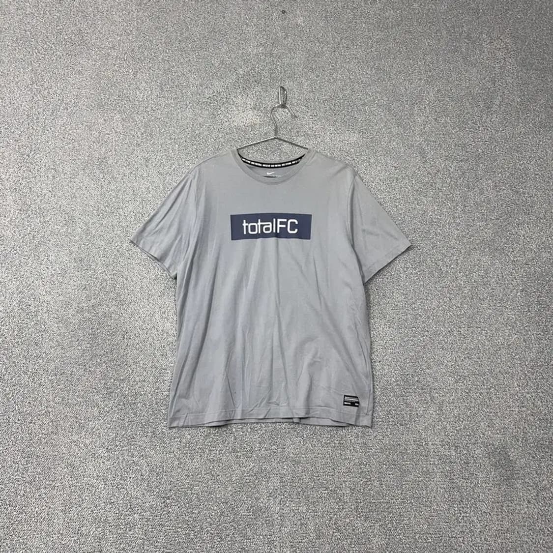 나이키 토탈 프린팅 라이트 그레이 반팔 티 XL 상품이미지1