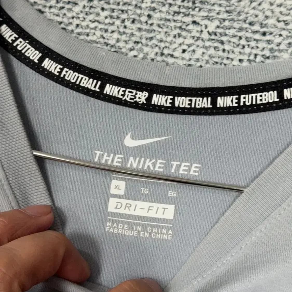 나이키 토탈 프린팅 라이트 그레이 반팔 티 XL 상품이미지4