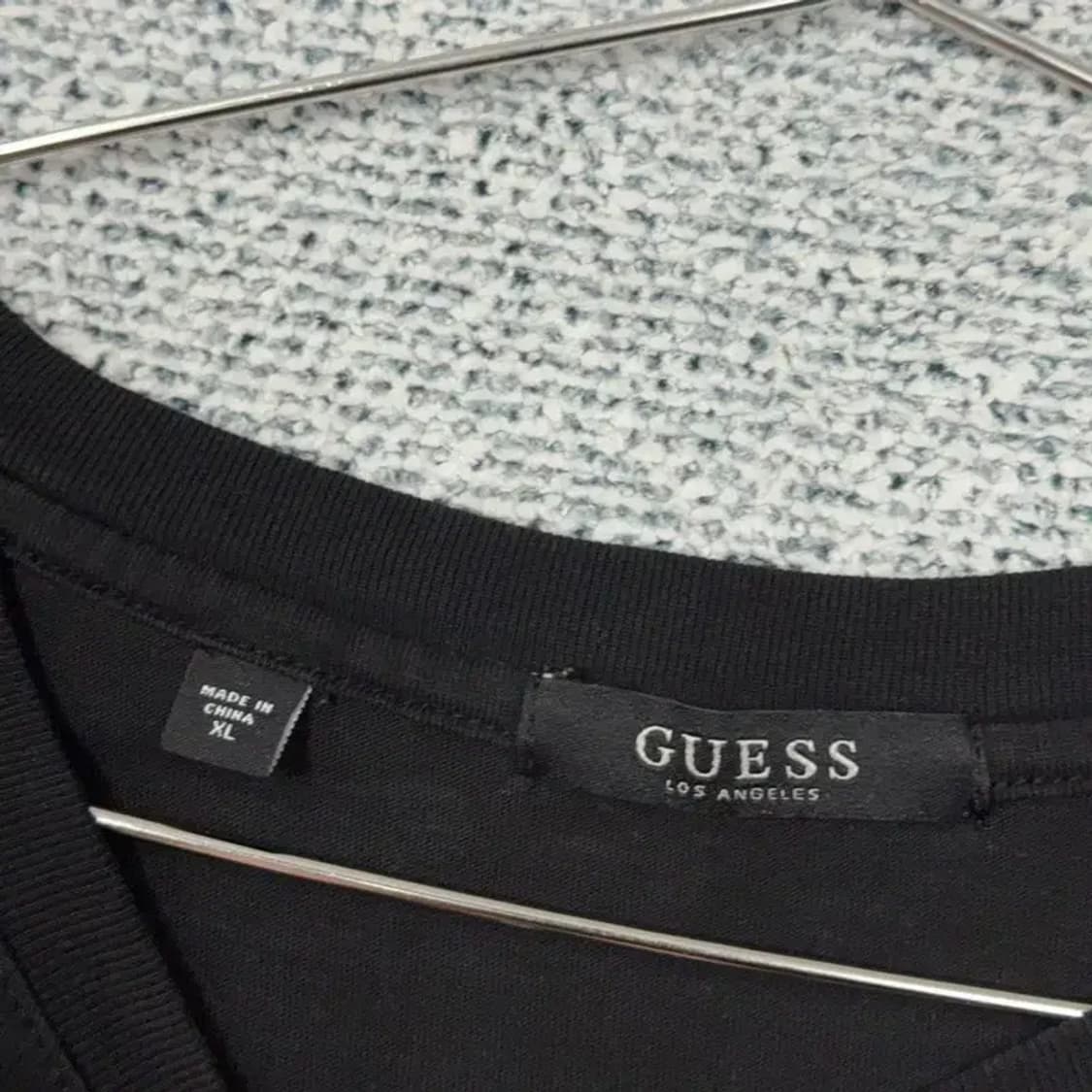 게스 백프린팅 삼각로고 블랙 반팔 티 XL 상품이미지3