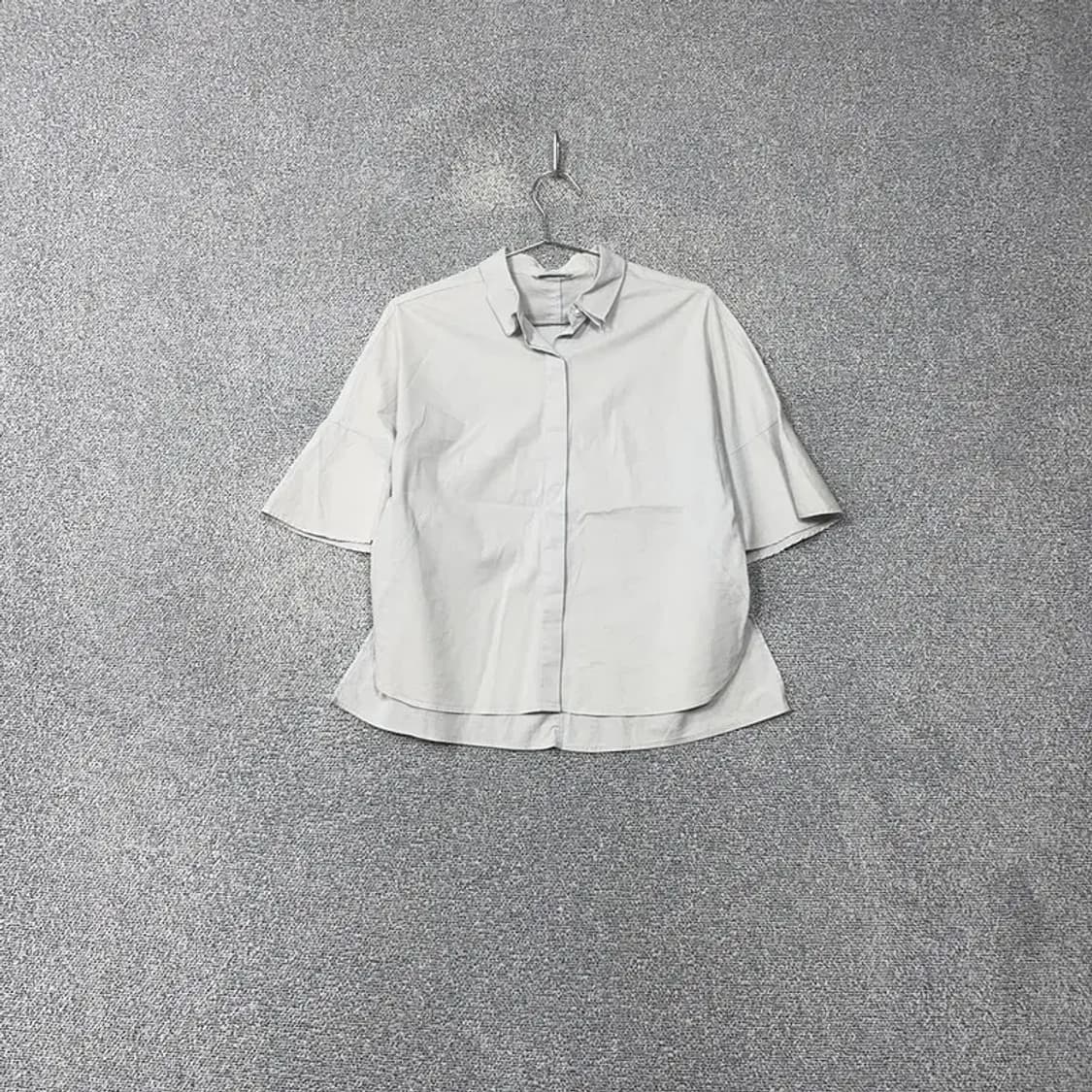 잇미샤 라이트 그레이 오버핏 반팔 블라우스 82-88-160 상품이미지1