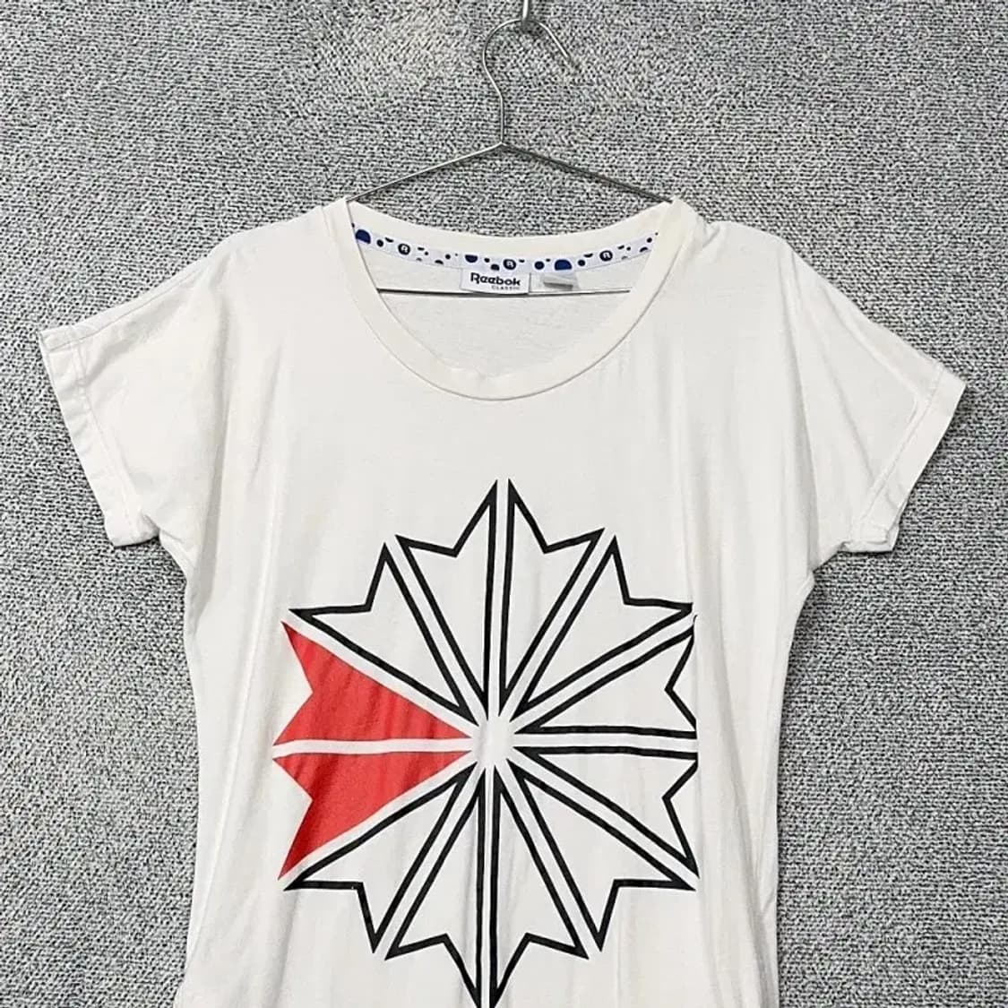 리복 프린팅 화이트 여성 롱 반팔 티 085 상품이미지3