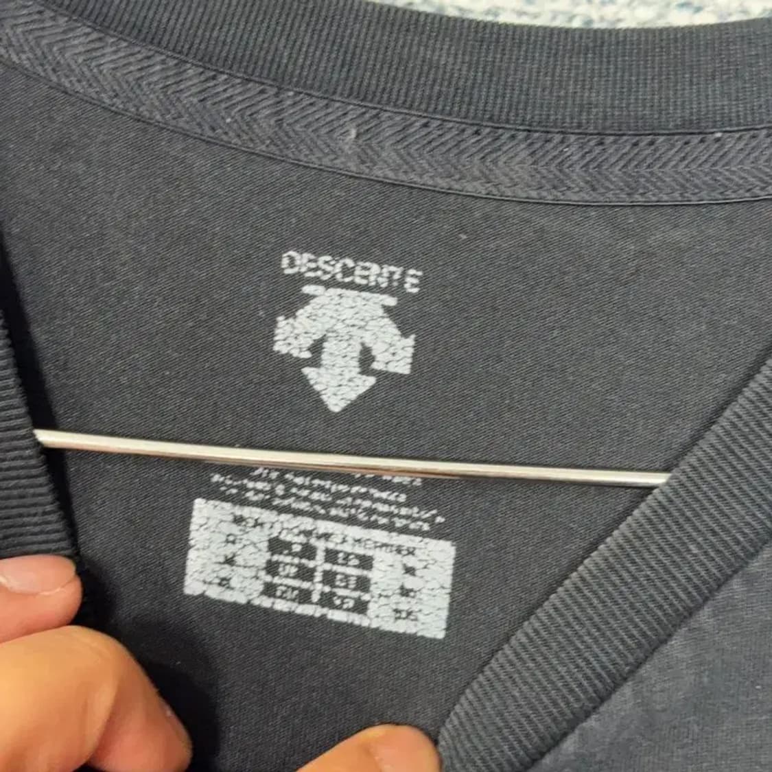 데상트 로고 프린팅 블랙 반팔 티 M 상품이미지3