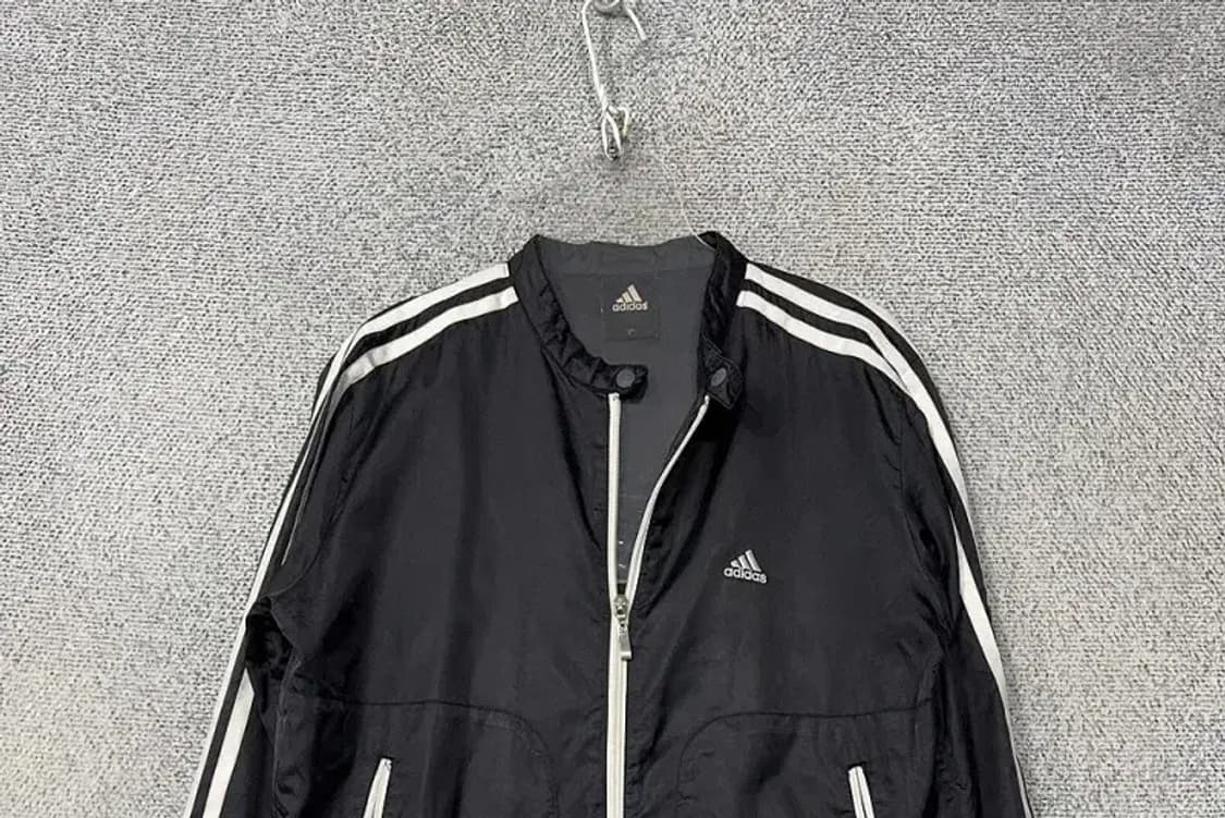 아디다스 블랙 로고 삼선 바람막이 S/S 상품이미지3