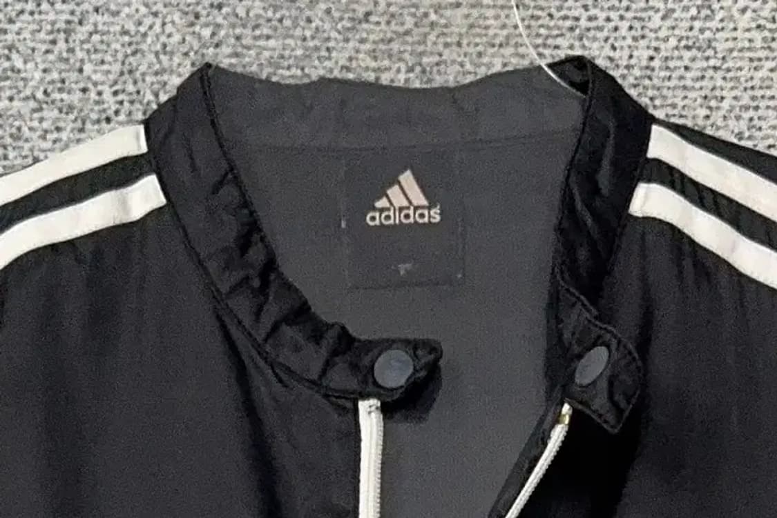 아디다스 블랙 로고 삼선 바람막이 S/S 상품이미지5