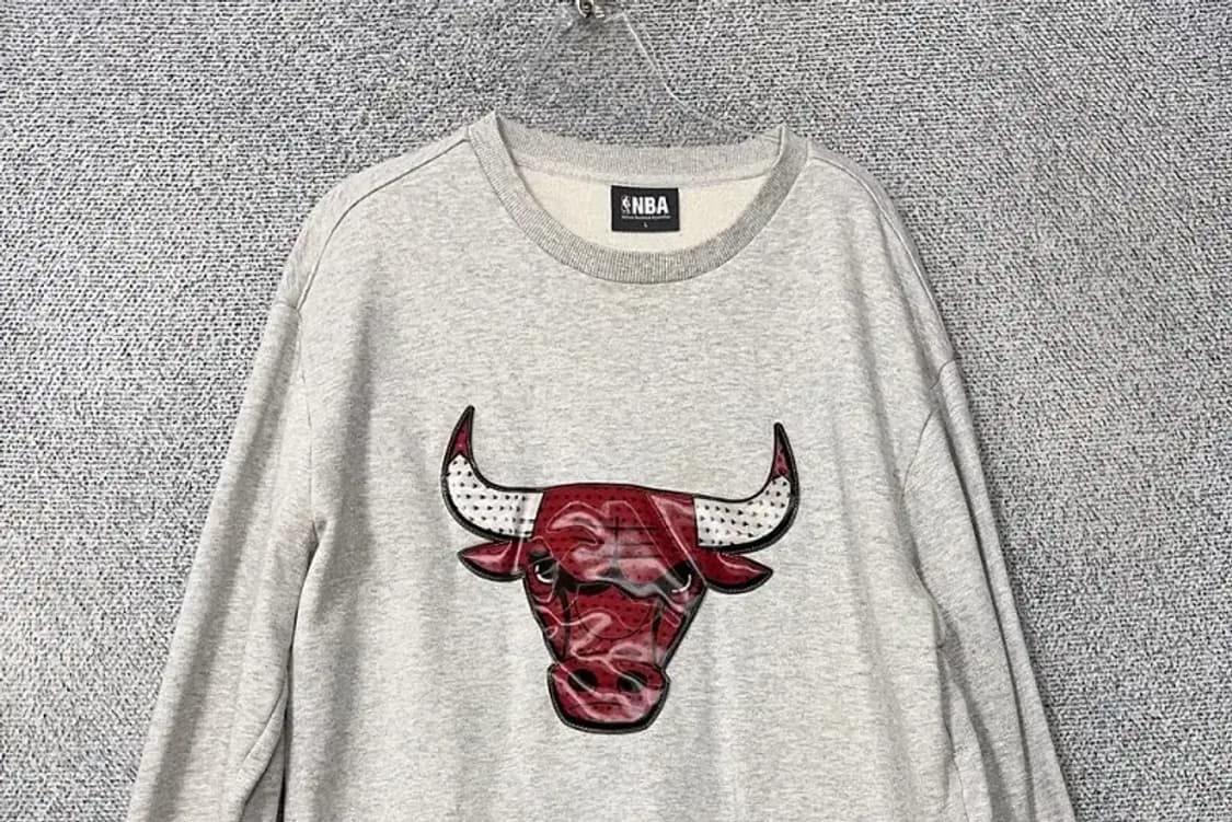 엔비에이 시카고 불스 로고 라이트 그레이 맨투맨 L 상품이미지3