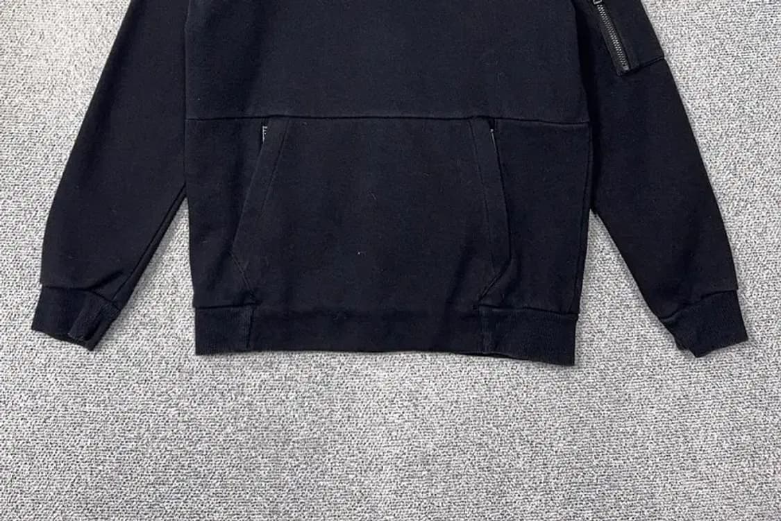 내셔널지오그래픽 블랙 로고 완장 맨투맨 100(L) 상품이미지4