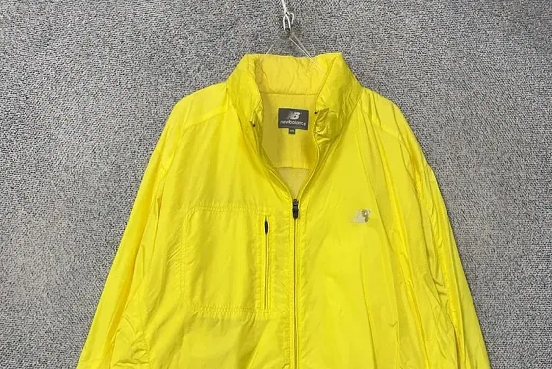 뉴발란스 옐로우 로고 기능성 바람막이 105 상품이미지3