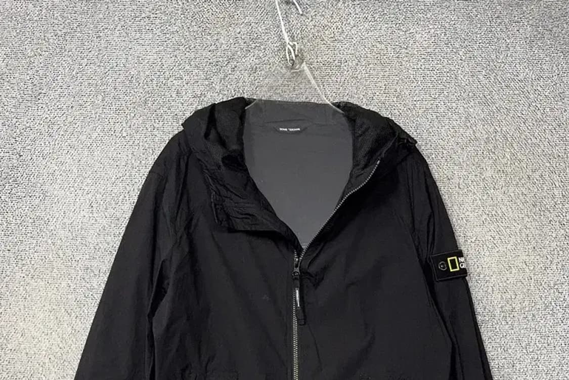 내셔널지오그래픽 블랙 완장 로고 나일론 후드 바람막이 M 상품이미지3