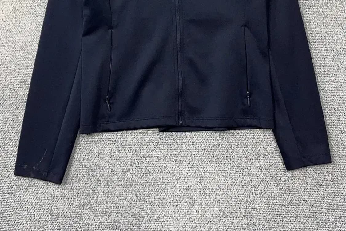 휠라 프린팅 네이비 여성 기능성 집업 SMALL 상품이미지4